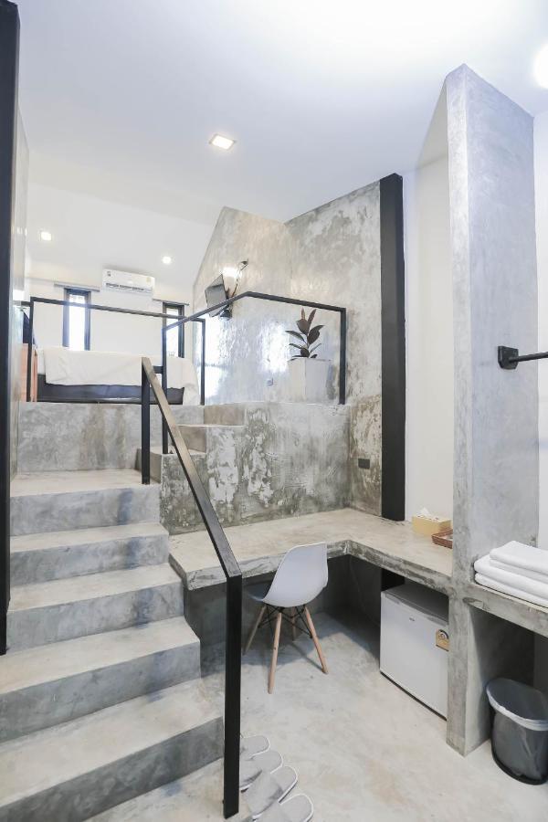 In My Place Cafotel Khlong Thom Экстерьер фото