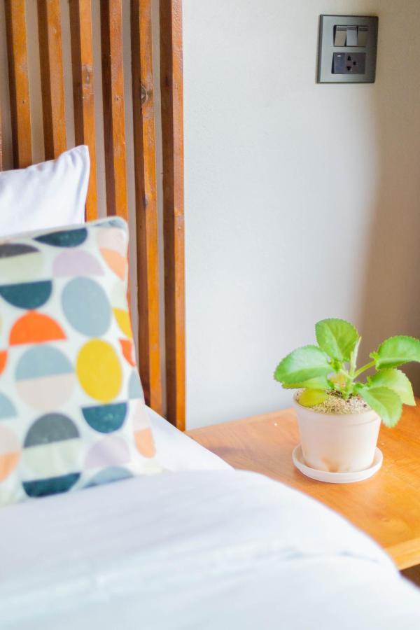 In My Place Cafotel Khlong Thom Экстерьер фото